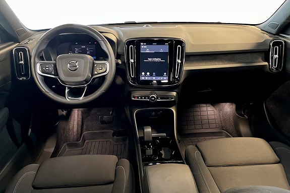Volvo XC40 4 of 5