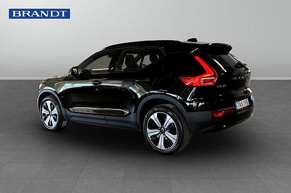 Volvo XC40 2 of 5
