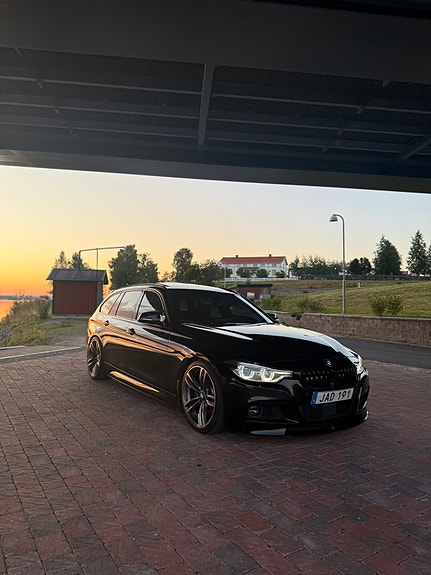 BMW 335d 3 of 5