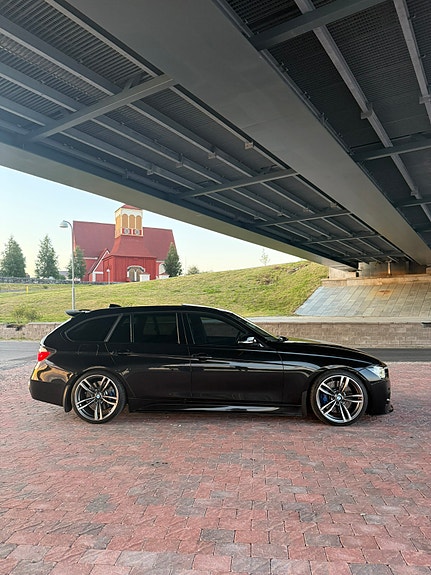 BMW 335d 4 of 5