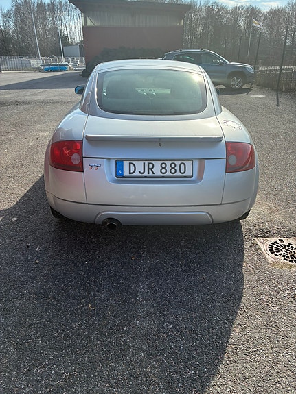 Audi TT 3 of 5