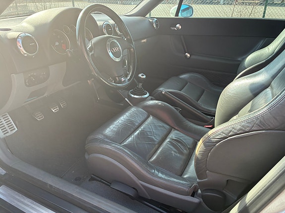 Audi TT 4 of 5
