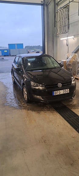 Volkswagen Polo 2 of 5