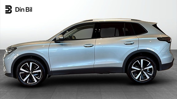 Volkswagen Tiguan 2 of 5
