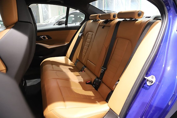 BMW 330e 11 of 12