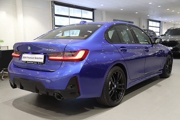 BMW 330e 4 of 5
