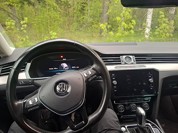 Volkswagen Passat 2 of 2