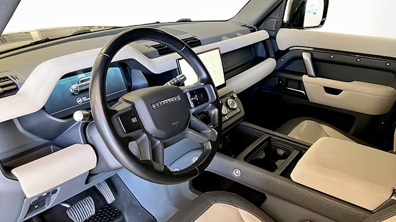 Land Rover Defender 90 12 of 12