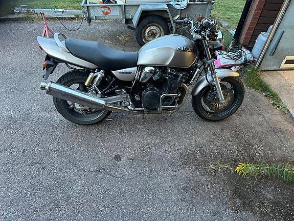 Suzuki GSX750 inazuma 2 of 5