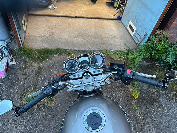 Suzuki GSX750 inazuma 4 of 5