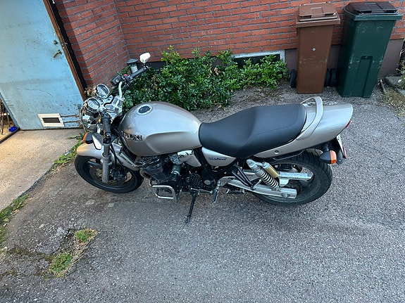Suzuki GSX750 inazuma 3 of 5