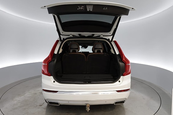Volvo XC90 18 of 21
