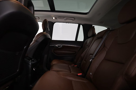 Volvo XC90 11 of 21