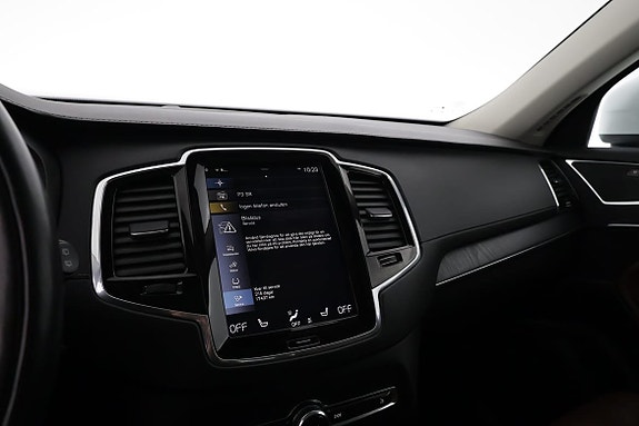 Volvo XC90 17 of 21