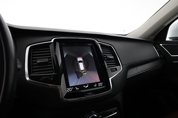 Volvo XC90 15 of 21