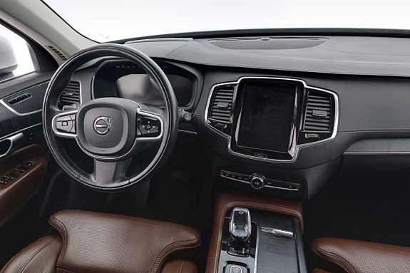Volvo XC90 8 of 21