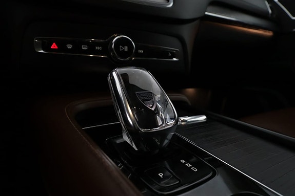 Volvo XC90 10 of 21