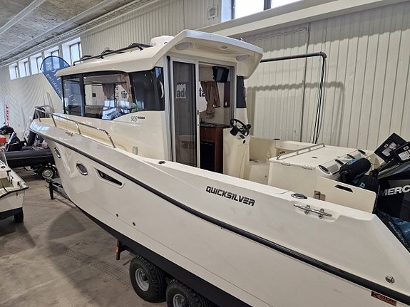Quicksilver Captur 905 Pilothouse 2 x Mercury F200EFI V6-21 3 of 5