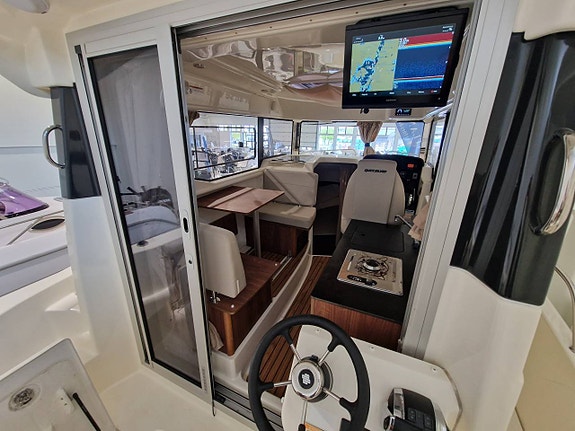 Quicksilver Captur 905 Pilothouse 2 x Mercury F200EFI V6-21 5 of 5