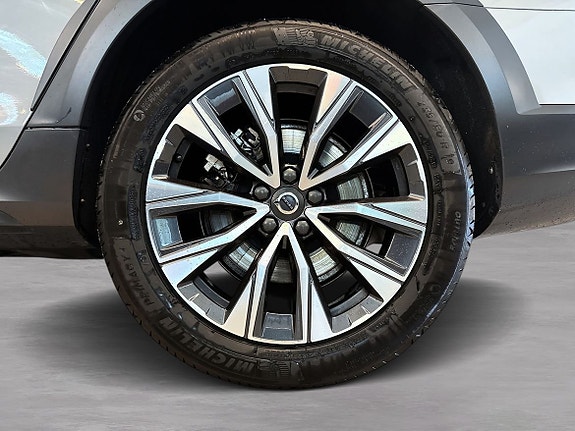 Volvo V90 Cross Country 14 of 30
