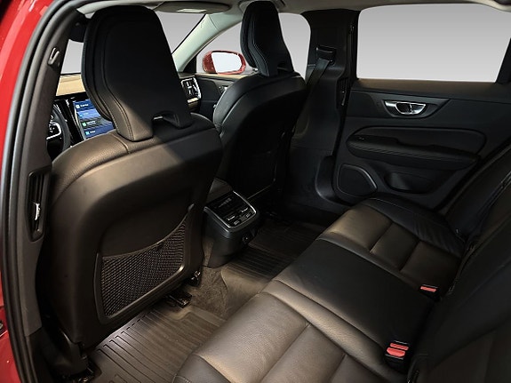 Volvo V60 Cross Country 12 of 19