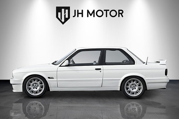 BMW 318 3 of 5