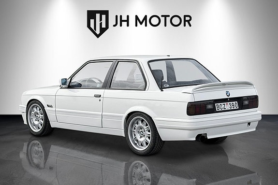 BMW 318 4 of 5