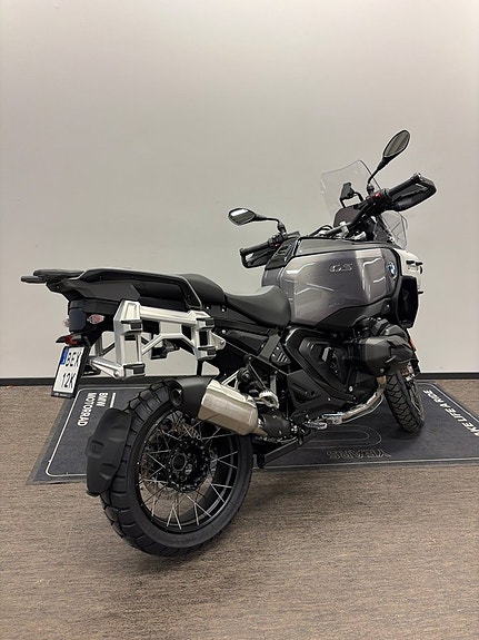 BMW R1300GSA Triple Black Adaptivt Chassi Demo 3 of 4