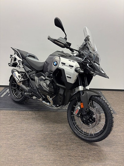 BMW R1300GSA Triple Black Adaptivt Chassi Demo 2 of 4