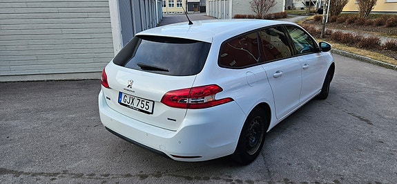 Peugeot 308 SW 4 of 5