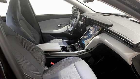 Ford Explorer 3 of 9