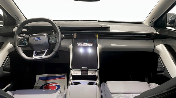 Ford Explorer 4 of 9