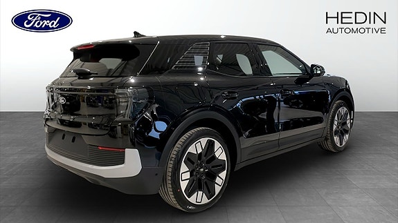 Ford Explorer 2 of 9