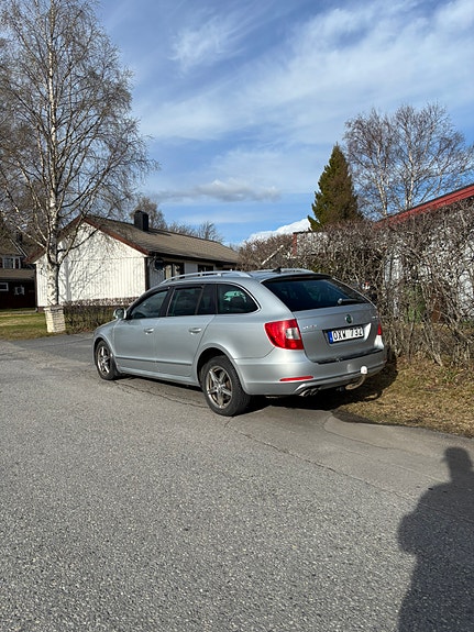 Skoda Superb 2 of 5