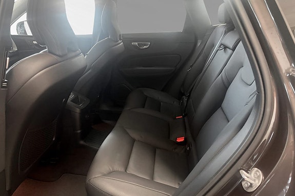 Volvo XC60 8 of 23