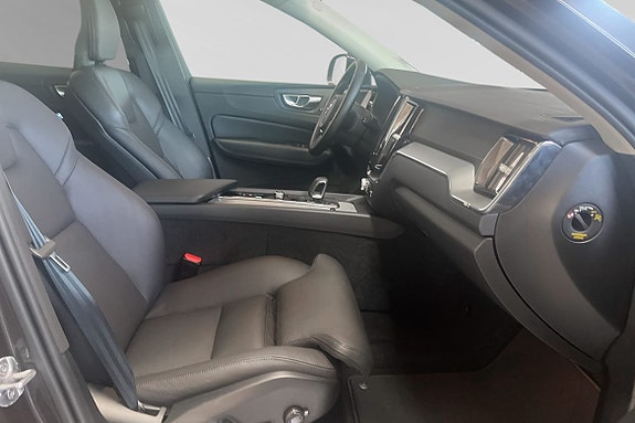 Volvo XC60 10 of 23
