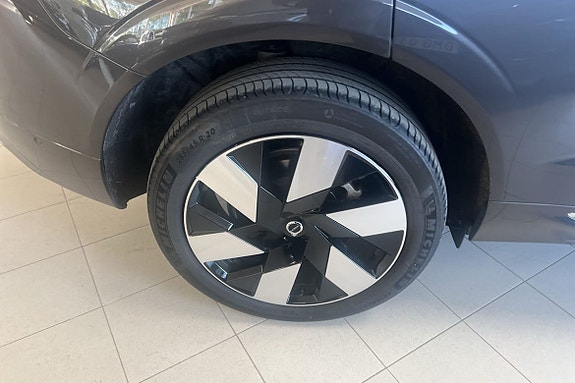 Volvo XC60 12 of 23