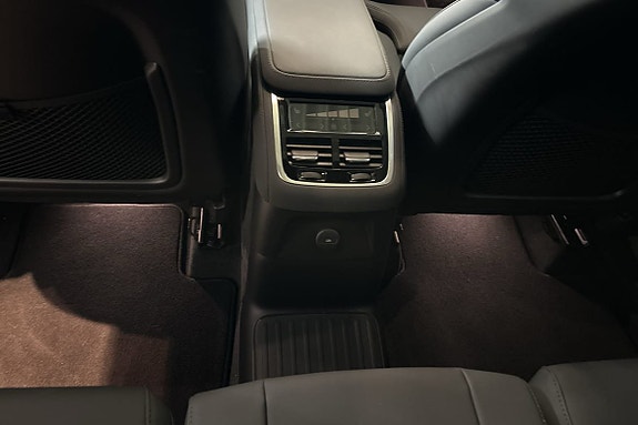 Volvo XC90 16 of 30