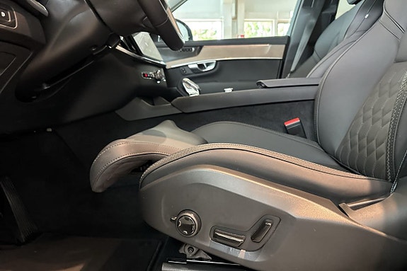 Volvo XC90 17 of 30