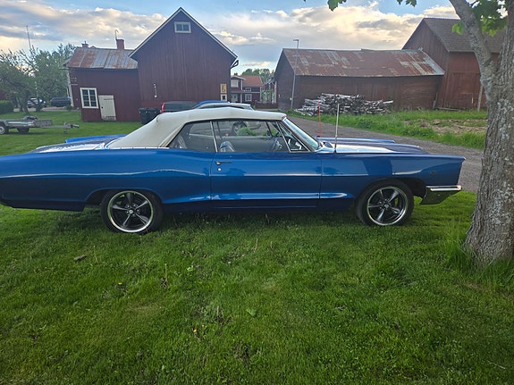 Pontiac Parisienne 2 of 8