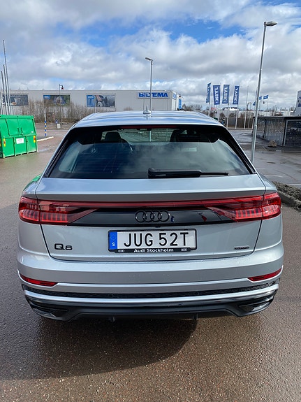 Audi Q8 3 of 5