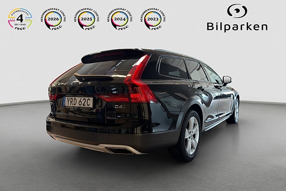 Volvo V90 Cross Country 2 of 5