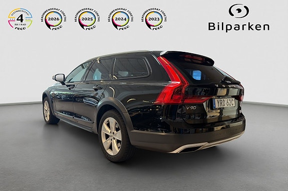 Volvo V90 Cross Country 3 of 5