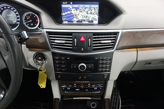 Mercedes-Benz E350 18 of 29