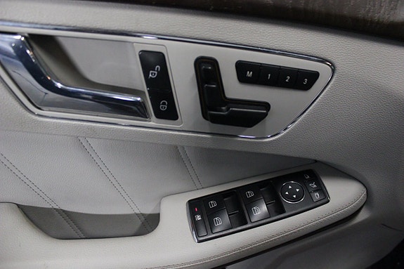 Mercedes-Benz E350 13 of 29