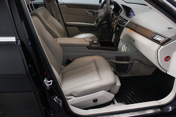 Mercedes-Benz E350 10 of 29