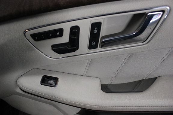 Mercedes-Benz E350 14 of 29