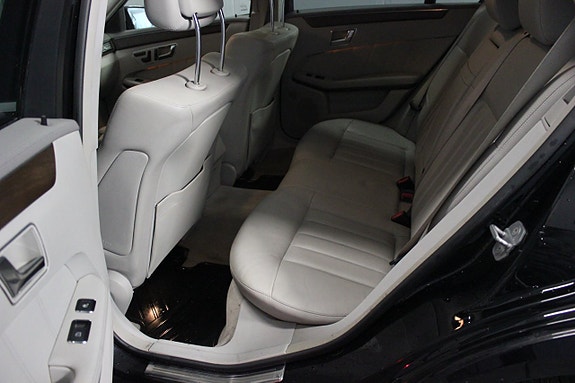 Mercedes-Benz E350 11 of 29