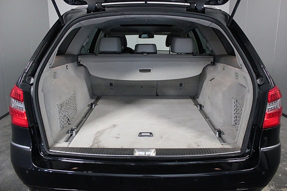 Mercedes-Benz E350 7 of 29