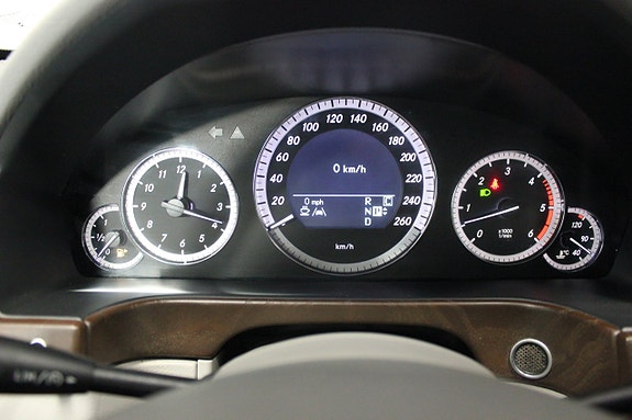 Mercedes-Benz E350 17 of 29